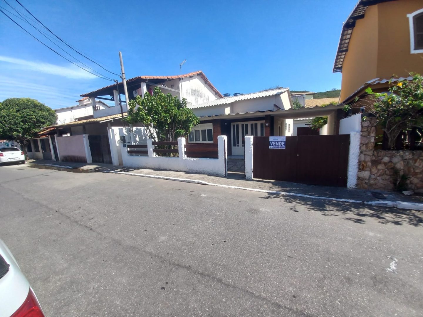Casa independente à venda com 03 quartos Próximo à Praia dos Anjos
