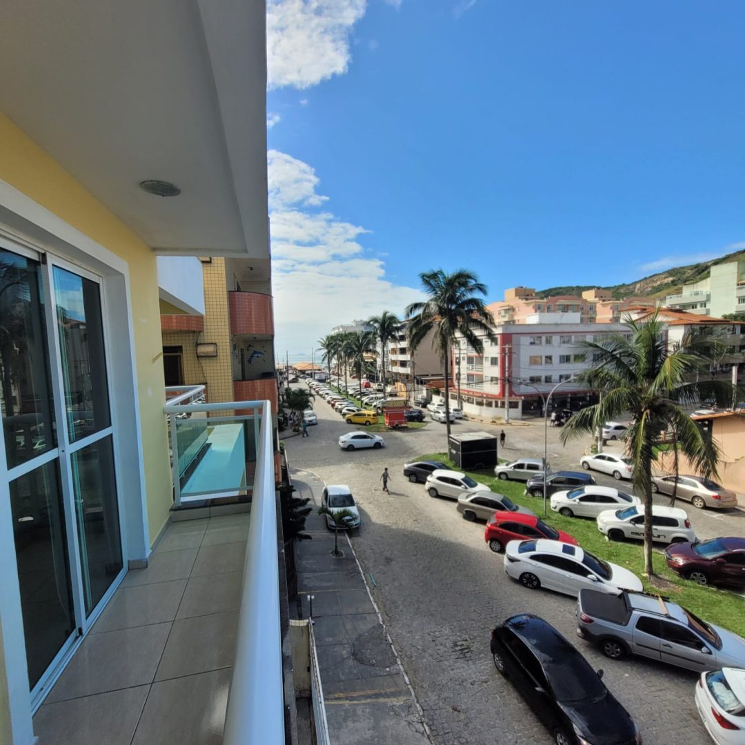 Apartamento de frente para rua com vista lateral para a praia em Arraial do Cabo